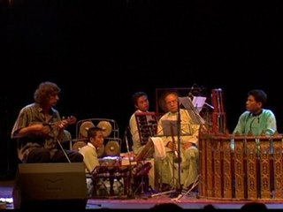 Pascal Comelade, le Bel Canto Orchestra et l'Orchestre saing waing de Birmanie