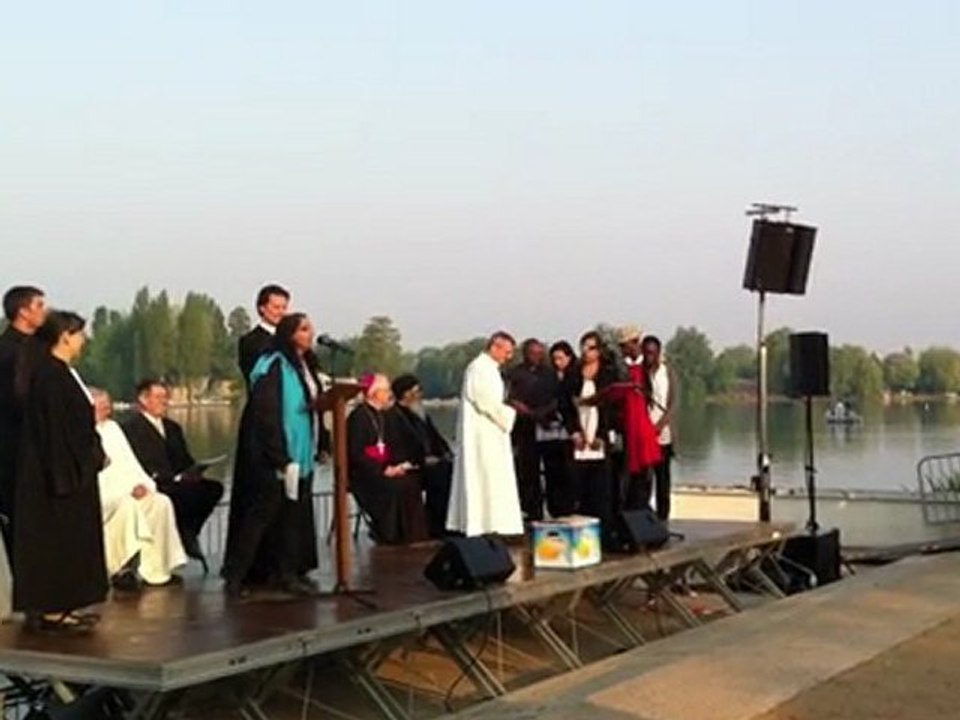 Proclamation "Christ est ressuscité" en plusieurs langues - Rassemblement œcuménique Pâques 2011