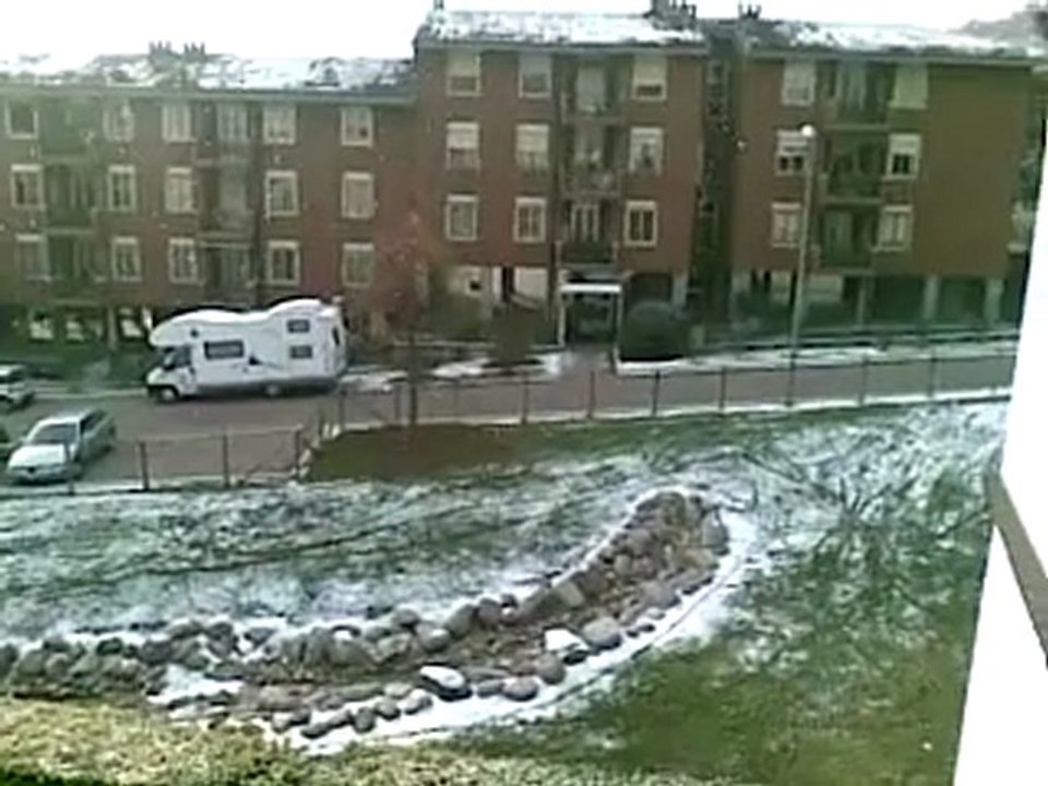 Nevica con il sole
