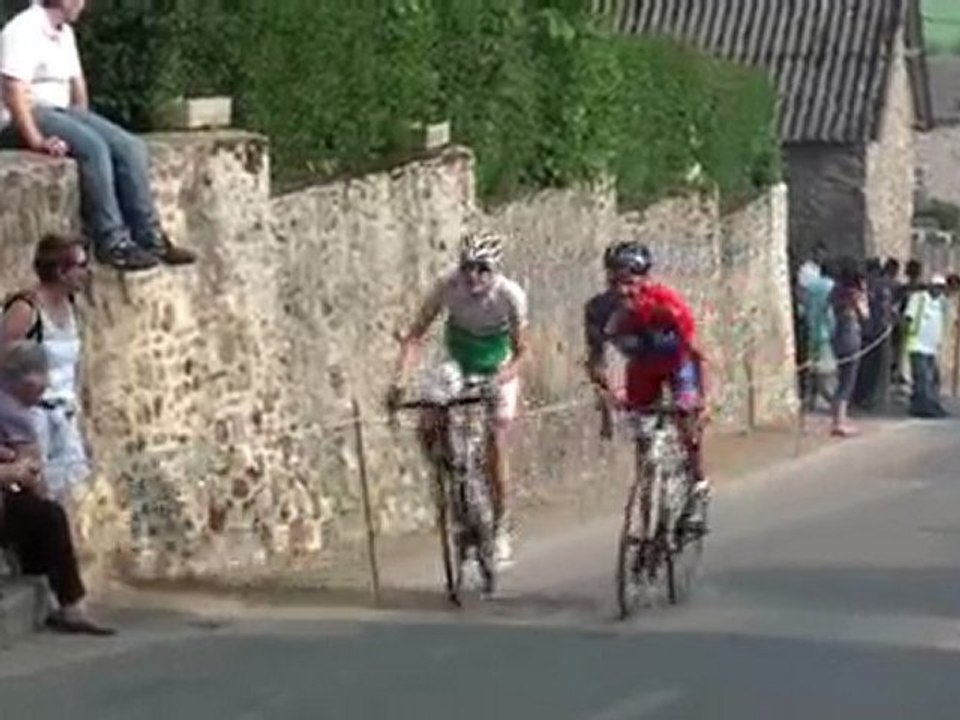 1 tour de l'arrivée pour l'échappée