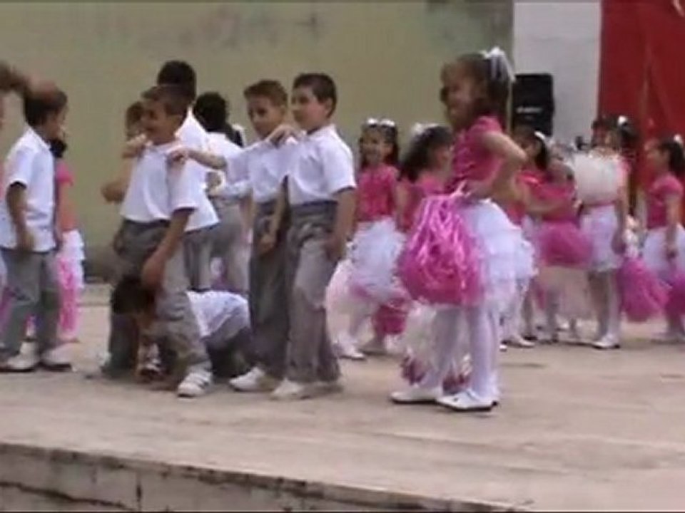 23 Nisan Kutlamaları Dans Gösterisi ve Waka Waka Şarkısı
