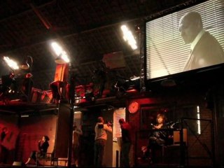 Une cerise noire nous montre l'envers du décor