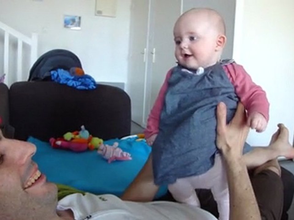 Cause debout sur Papa