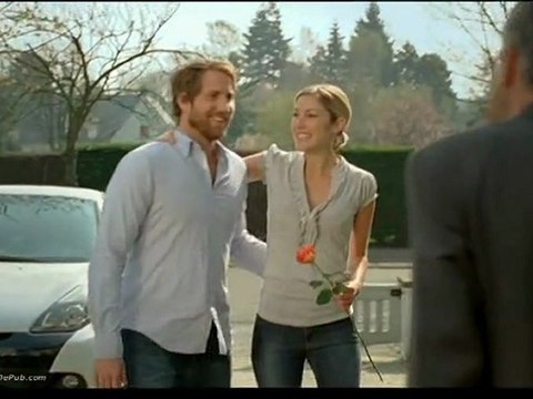 pub Renault Clio 'zombie' 2010 - 2011