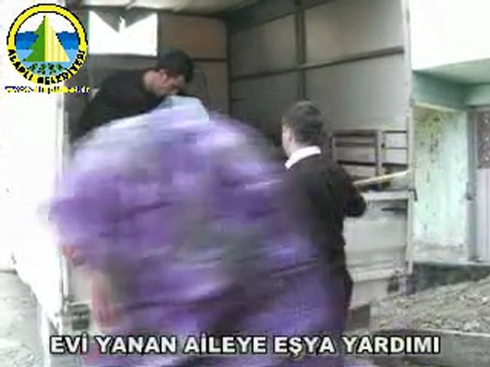 ALAPLI BELEDİYESİ'NDEN EVİ YANAN AİLEYE EŞYA YARDIMI