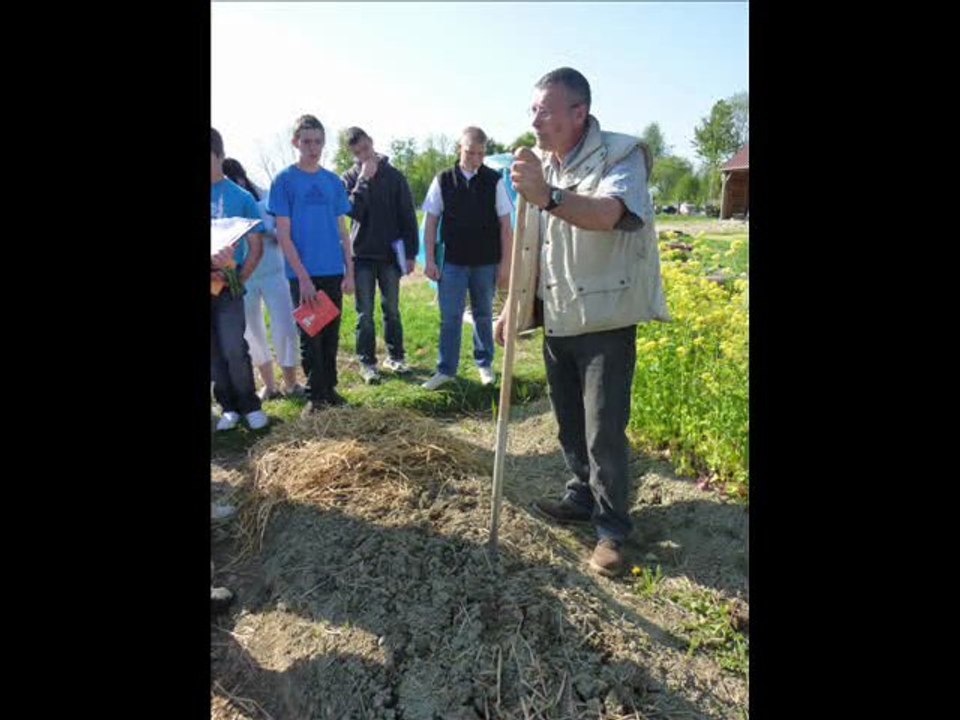 Visite des élèves du lycée agricole de Sées (61) au jardin de la tasselière au Plantis (permaculture)