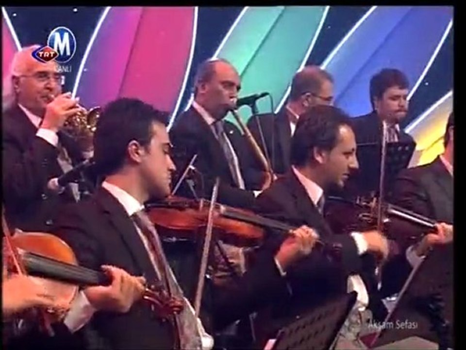 TUĞÇE PALA & VEDA BUSESİ