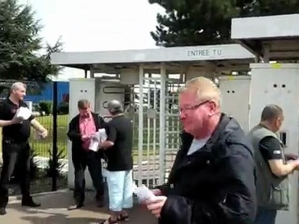 27-04-11 - Tractage FN à la Française de mécanique de Douvrin (62)