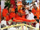 Funerali di stato per il leader spirituale indiano Sai Baba