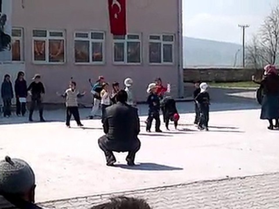 Ayvalı Köyü Şehit Cüneyt Akın İÖO. 23 Nisan 2011 (2)