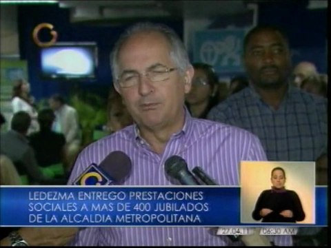 Ledezma entregó prestaciones sociales a más de 400 juibilados de la Alcaldia Metropolitana