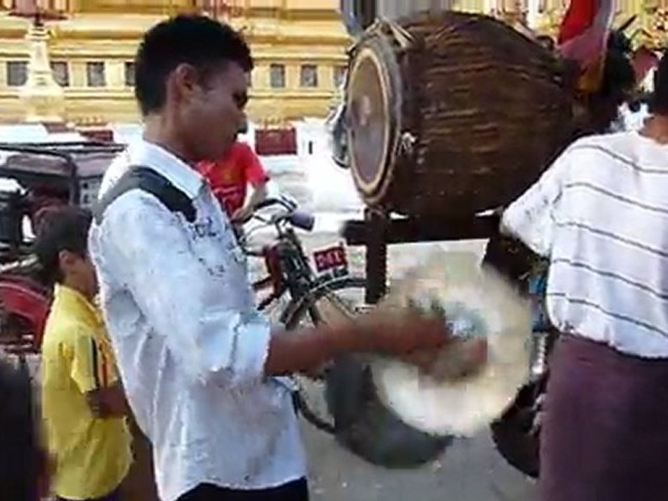 Musiciens ambulants (Bagan)