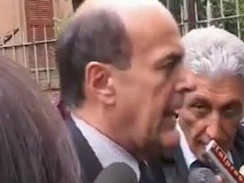 Bersani - Napoli, alle elezioni con i rifiuti