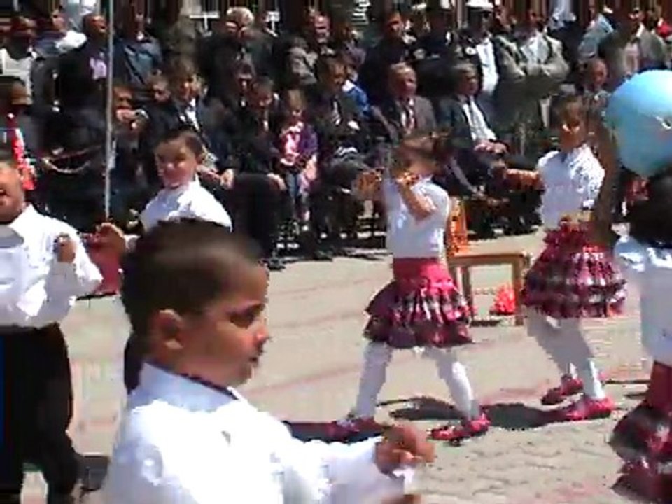 Çukurca’da rötarlı 23 Nisan