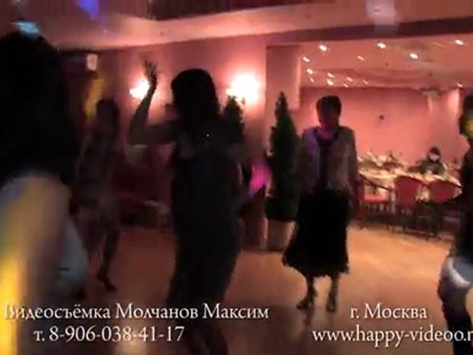 Танцы гостей в ресторане Кардинал