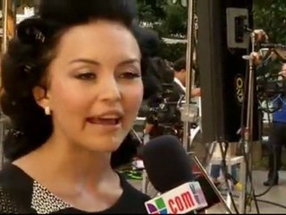 Angelique Boyer no cabe de contenta