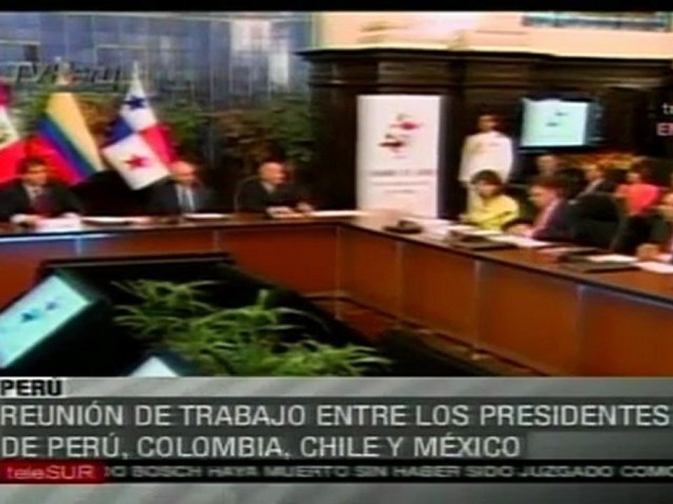 Firman acuerdo de libre mercado en Perú