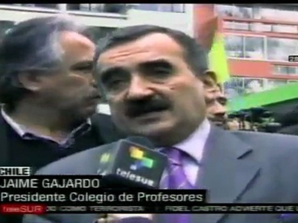 Chile: Estudiantes exigen más fondos para educa...