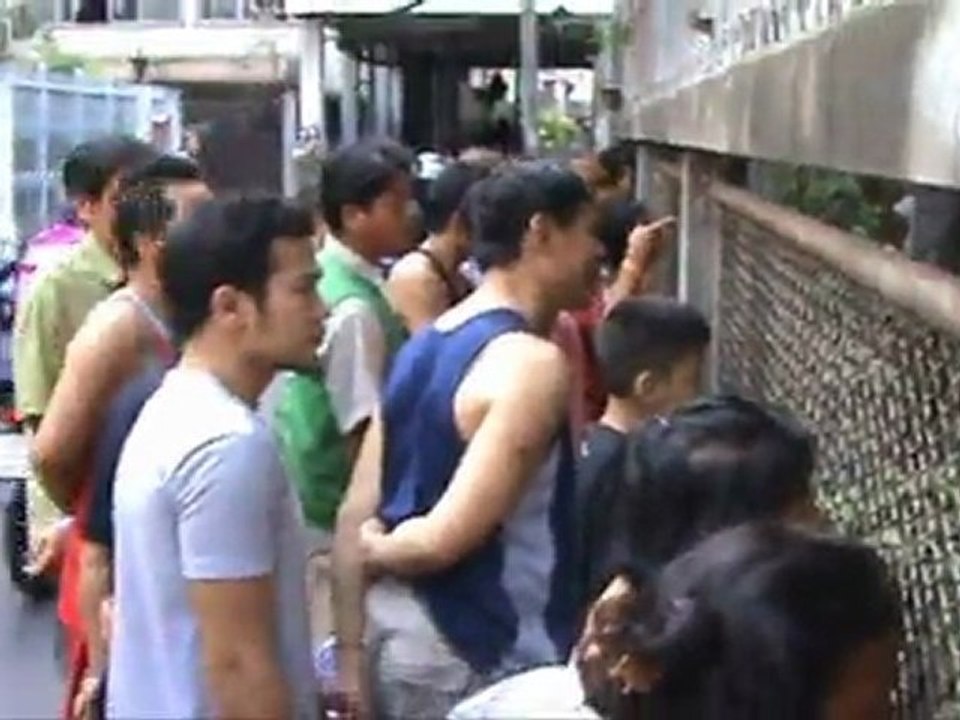 Un python devant les bureaux du petitjournal.com Bangkok