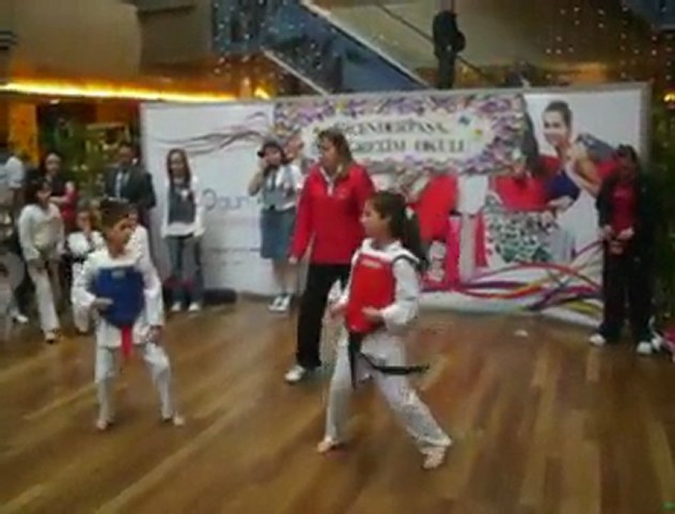 23 Nisan_ Historia gosterisi