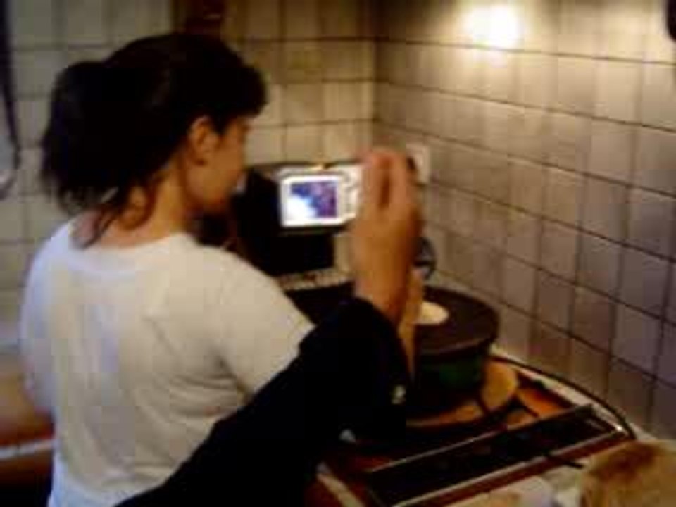 angelique fais des crepes ... lol