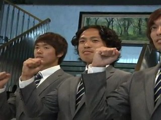 ガイナーレにスーツ贈呈