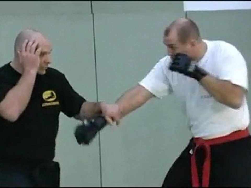 Apprendre le self defense penchak silat