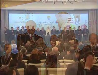 Bayan Gül, "Eğitim Her Engeli Aşar" kampanyası ile ilgili Çankaya Köşkünde Plaket verdi