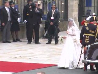 Kate llega a la Abadía de Westminster con bello vestido blanco
