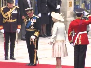 Família real chega à Abadia