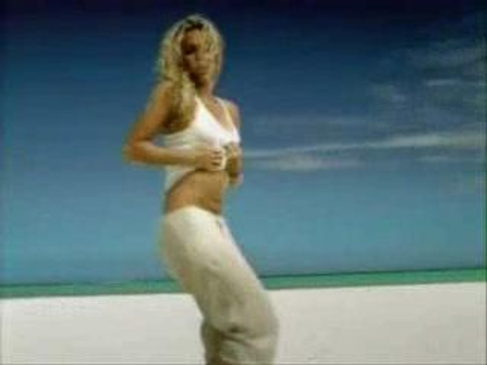 Shakira pub Reebok