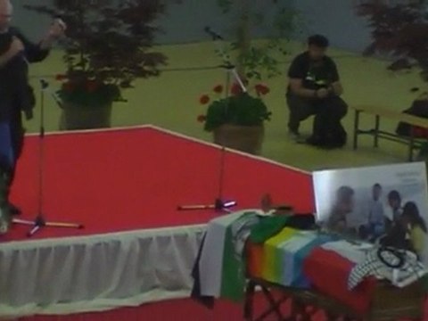 Davide Mattiello (LIBERA e Acmos) ai funerali di VITTORIO ARRIGONI - BULCIAGO 24 apr 2011.wmv