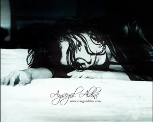 Ayşegül Aldinç - Hadi Söyle_(360p)