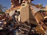 Obama visita zona arrasada por mortíferos tornados en EEUU