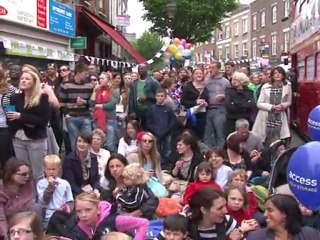 Mariage royal: les Britanniques à la fête à Londres