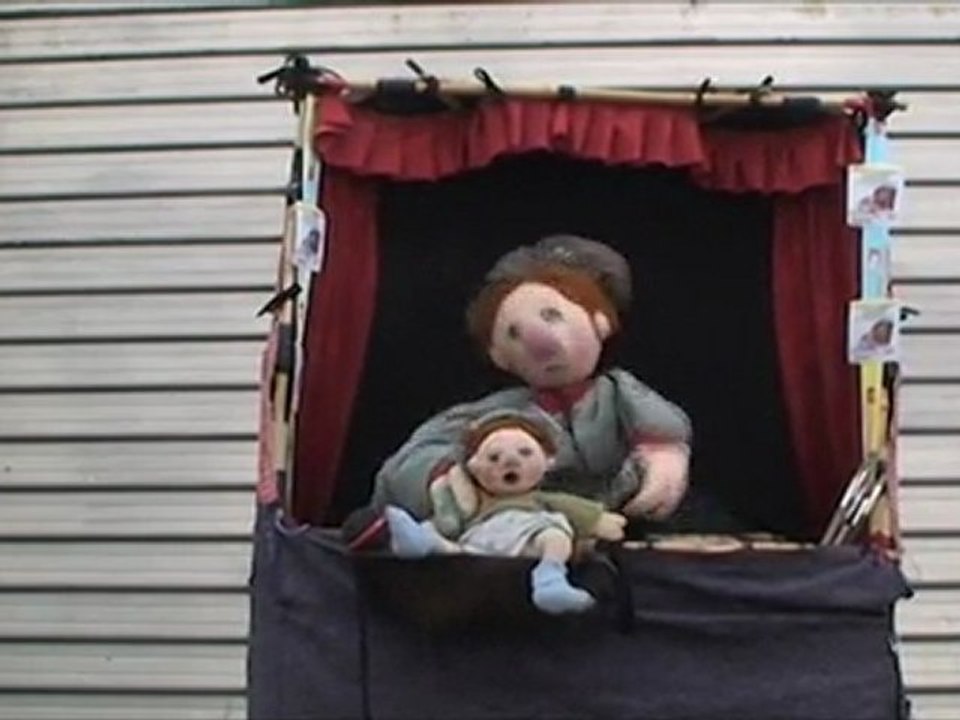 Arts de la rue - Cie Théâtres de marionnettes - La cabane de Pépé