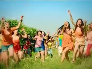 Kıvanç Tatlıtuğ ile Yedigün Limonetto'nun Ferah Lezzetini Keşfedin! 🍋