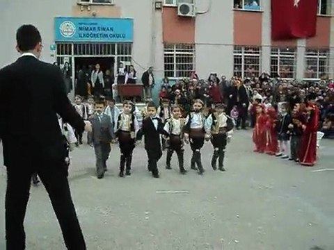 Gebze Mimar Sinan İlköğretim Okulu Anasınıfı 23 Nisan Gösterisi