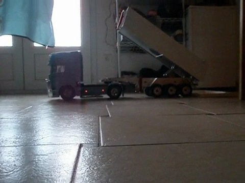 scania tamiya 4x2 SERVONAUT avec benne carson