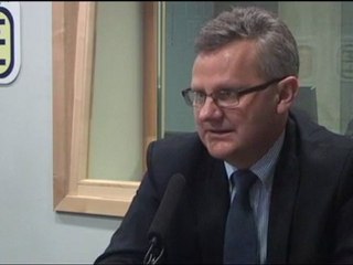 Grad: Nie ma prywatyzacji - sprzedajemy niewielki pakiet akcji