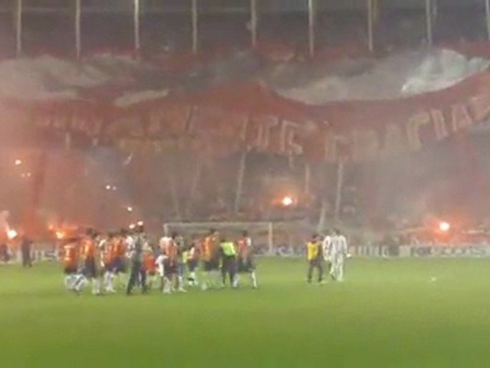 Recibimiento a Independiente en cancha de Racing.