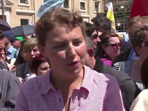 Le pape Jean Paul II proclamé bienheureux devant une foule