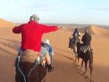 Passeando de camelo pelo deserto!