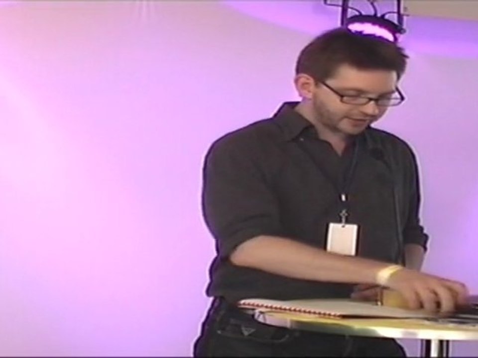 GAMERS ASSEMBLY 2011 - Cdrik en duplex avec Alex depuis l'amphithéâtre