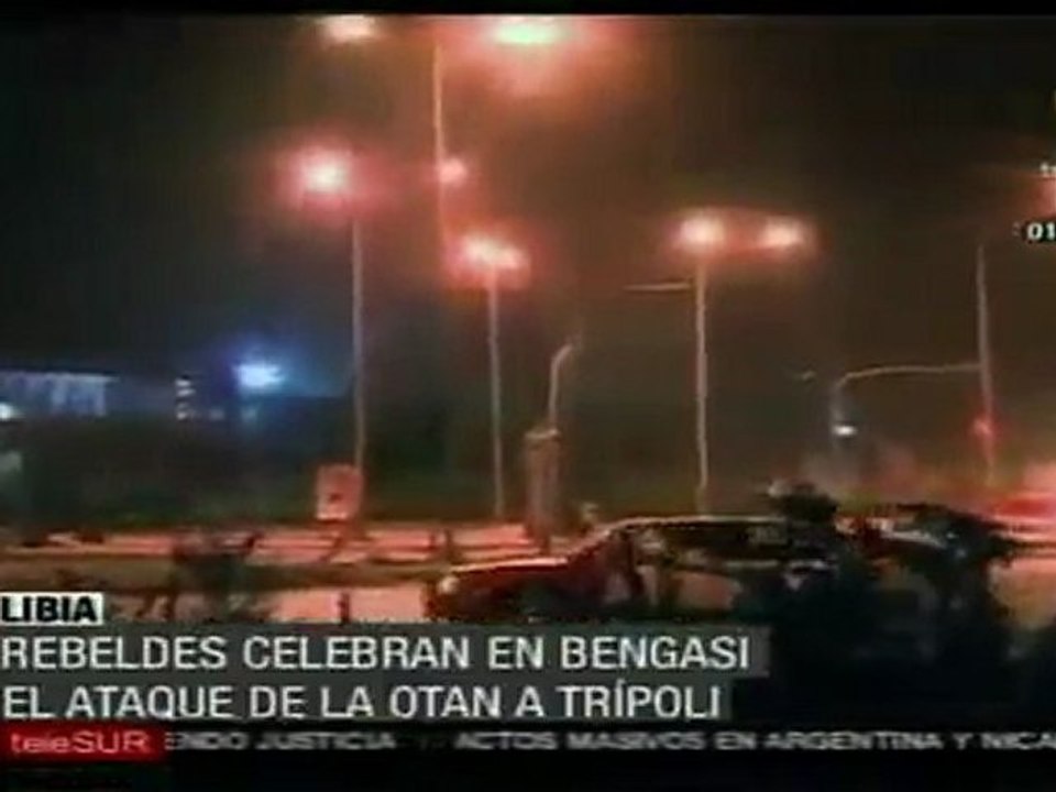 Rebeldes libios celebran bombardeo sobre Trípoli