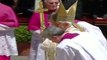 Papa proclama beato a Juan Pablo II en multitudinaria ceremonia
