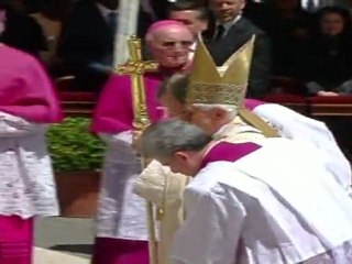 Papa proclama beato a Juan Pablo II en multitudinaria ceremonia