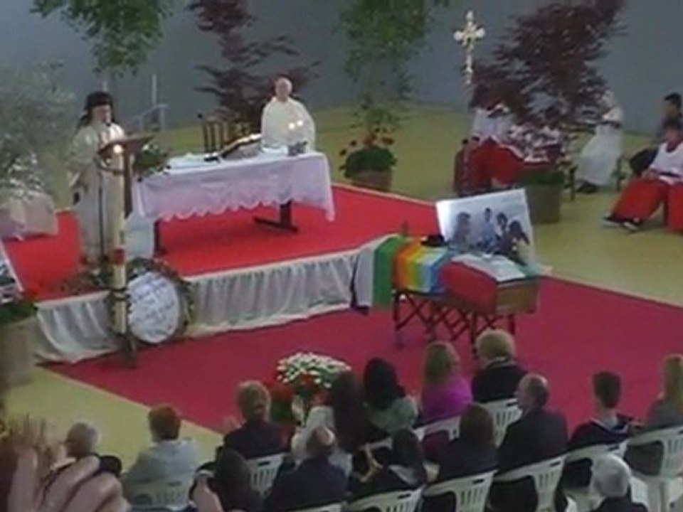 Mons. Hilarion Capucci ricorda Vittorio Arrigoni ai funerali in Bulciago 24 4 2011.wmv