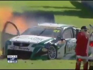 Araba alevler içinde