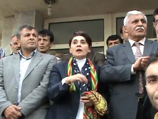 Zana'dan Taş Atanlara Tepki